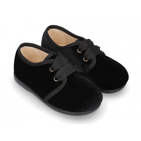 Little laces up shoes in BLACK velvet canvas for kids. TK068 | OkaaSpain