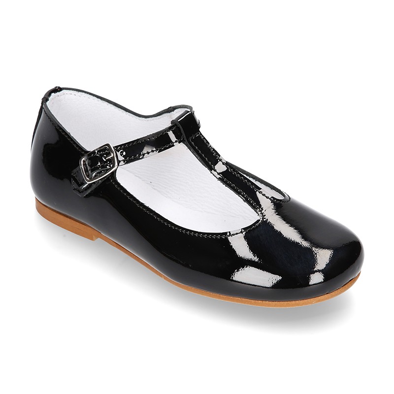 T-strap little Mary Jane shoes in BLACK patent leather. M046 | OkaaSpain