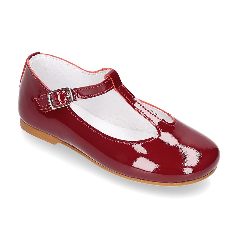 Little T strap Mary Jane shoes in patent leather. M028 | OkaaSpain