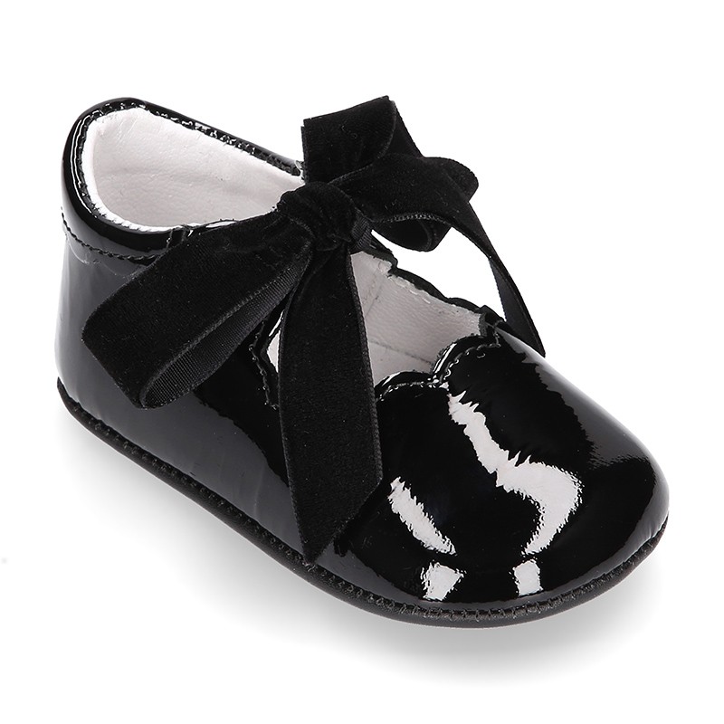 Classic Mary Jane shoes angel style for baby in patent leather with ...