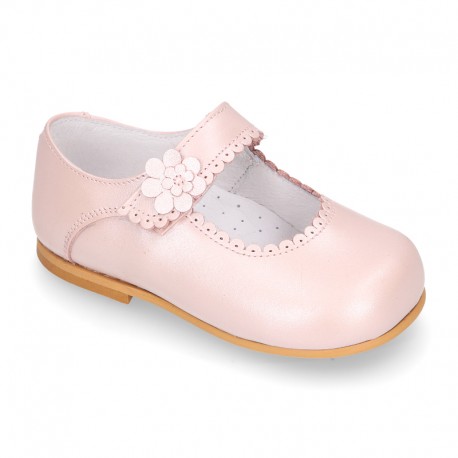 Classic Little Girl Mary Janes with hook and loop strap with FLOWER in pearl nappa leather.