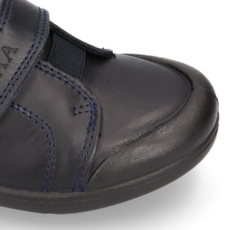 Zapato colegial niño OKAA tipo Blucher sin cordones y puntera reforzada en  piel lavable. CT011