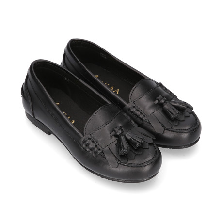 Classic school GIRL Moccasin shoes with tassels and fringed design in Nappa leather.