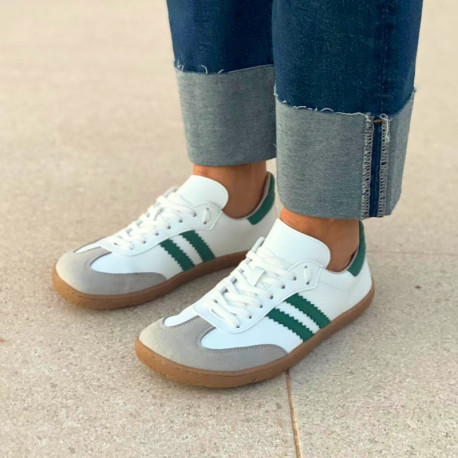 BAREFOOT Sneaker shoes with laces.