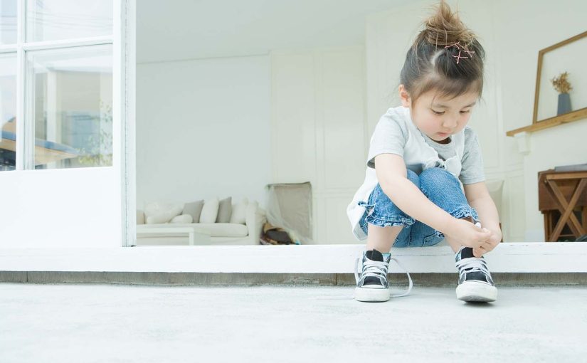 como limpiar los cordones de los zapatos