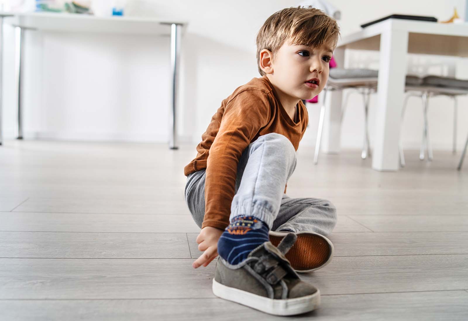 como eliminar el mal olor de los zapatos